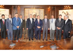 Bakan Ergin Hatayda Esnafla Bir Araya Geldi