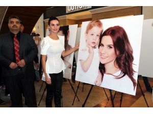 Ünlü Sunucu Trabzon’da Fotoğraf Sergisi Açılışına Katıldı