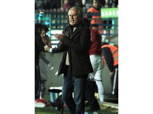 Mustafa Denizli Taraftara Çok Kızdı