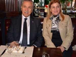 Bülent Arınç Pariste Yahya Kemalin Masasına Oturdu