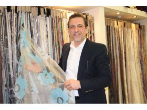 Dünyanın Perdesini Bir Türk Aralıyor