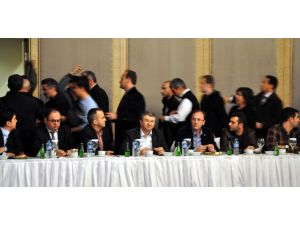 Akil İnsanlar Komisyonuna Protesto