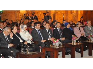 Bakanlara Türkü Jesti