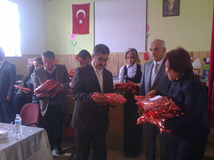 Çoğulhan Ortaokulu, 300 Öğrenciyi Sevindirdi