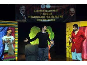 Çocuk Tiyatroları Festivali Sürüyor