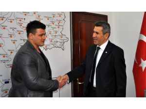 Şampiyon Güreşçi Rıza Kayaalp Demirci’de Öğrencilerle Buluştu