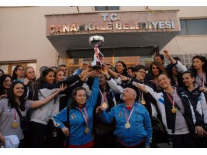Şampiyona Coşkulu Karşılama