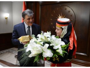 Cumhurbaşkanı Gül, Yabancı Öğrencileri Kabul Etti