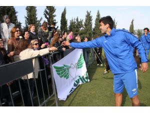 Akhisar Belediyespor’a Beşiktaş Maçı Öncesi Bayanlardan Destek