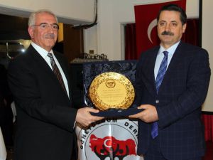 Güneydoğum Derneği’nden Bakan Çelik’e Ödül