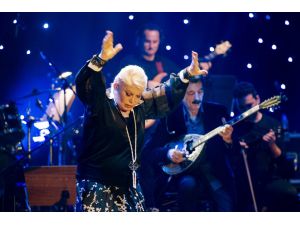 Yunanistan’ın Divası Marinella Ege Rüzgarları Estirdi