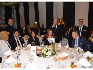 İzmirde Siyah-beyaz Gece