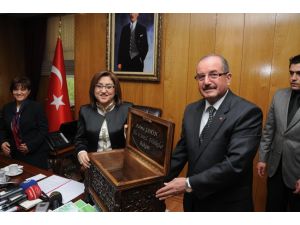 Bakan Şahin: “kadına Şiddet Yasa Çıkarmakla Düzeltilemez”