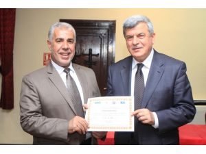 Filistin Heyeti Sertifikalarını Aldı