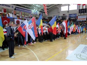 3. Uluslararası Rumi Çocuk Spor Oyunlarının Açılış Töreni Yapıldı