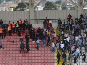 Manisaspor-denizlispor Maçında Arbede