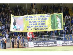 Bucaspor Tribününden Erkan Taşkıran’a Doğum Günü Sürprizi