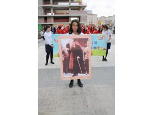 23 Nisanı Bando Yürüyüşüyle Kutladılar