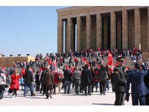 Milli Eğitim Bakanı Avcı, Çocuklarla Anıtkabiri Ziyaret Etti