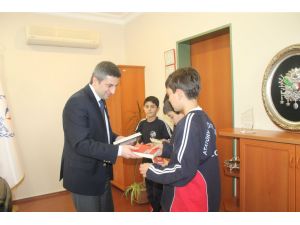 Minik Raketlerden Spor İl Müdürü Mete’ye Ziyaret