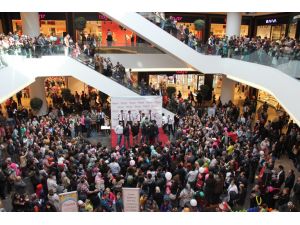 Piazzada Uygur Kardeşler İle 23 Nisan Etkinliği