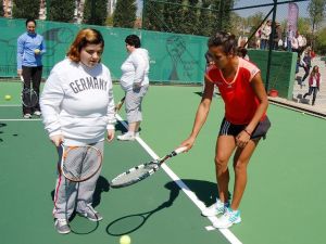 Milli Tenisçilerden Özel Çocuklara Tenis Dersi