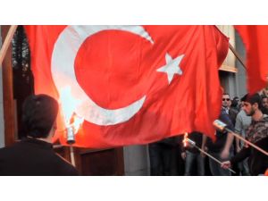 Erivanda Türk Bayrakları Yakıldı