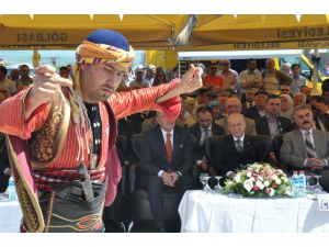 Mhp Lideri Bahçeli, Mağaza Açılışına Katıldı