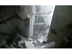 Esad’ın Askerleri Rakka’da Bir Mahalleyi Bombaladı