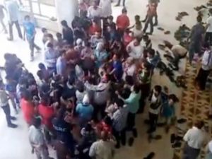 Suriye’de Cuma Namazı Çıkışı Gösteriler Yapıldı