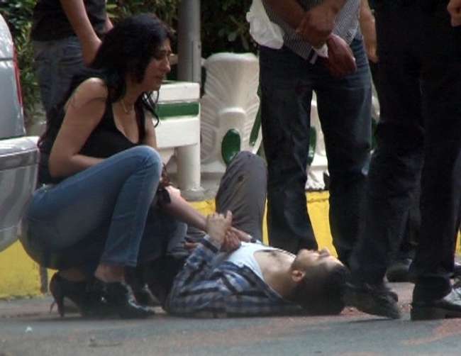 İzmir’de Silahlar Konuştu: 3 Yaralı