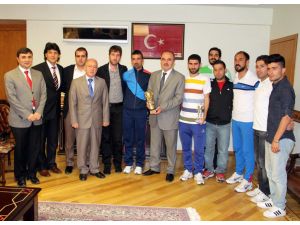 Fü Futsal Takımından Vali Erol’a Ziyaret