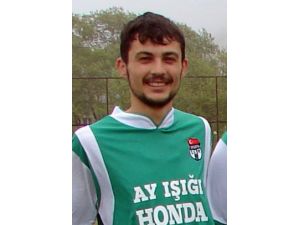 Bozuk Saha Futbolcuyu Sakatladı