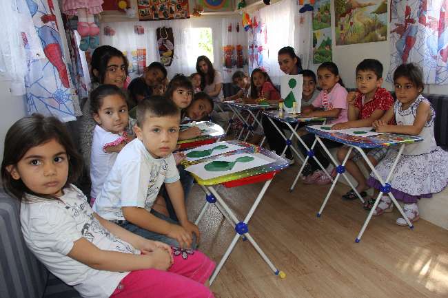 Sokrates’ten Esinlendi, Karavanda Anaokulu Eğitimi Başlattı