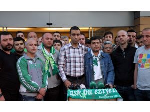 Bursasporlu Taraftarlar: “orada Şampiyonluğu Anlat Başkanım”