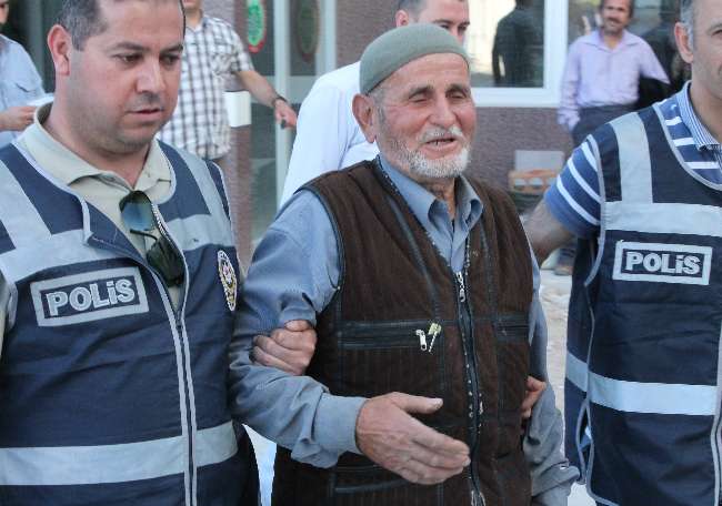 70’lik Dede Köpek Yerine Kadını Vurdu