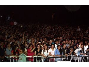 Feridun Düzağaçtan Üniversiteli Öğrencilere Konser