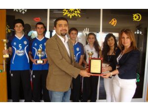 Çağdaş Spor Kulübünden Ünilever’e Teşekkür Plaketi
