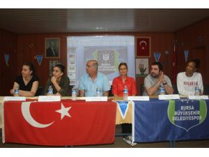 Periler Sahada Değil Okulda Terledi