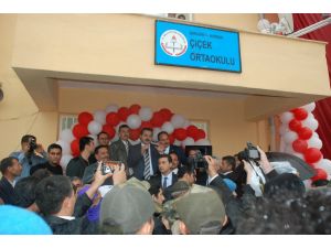 Bakan Çelik’in Katıldığı Okul Açılışında İzdiham Yaşandı