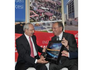 Başkan Burma, Kılıçdaroğluna İskele Tablosu Hediye Etti