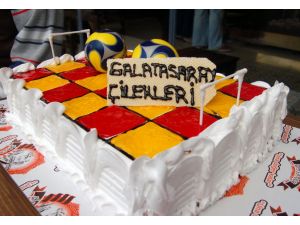 Fenerbahçelilerden Çilekli Gönderme