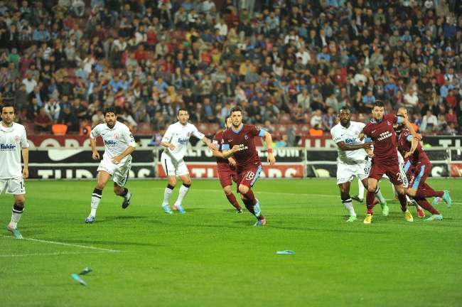 Trabzonspor, İstanbul Büyükşehir Belediyespor’u 4-3 yendi