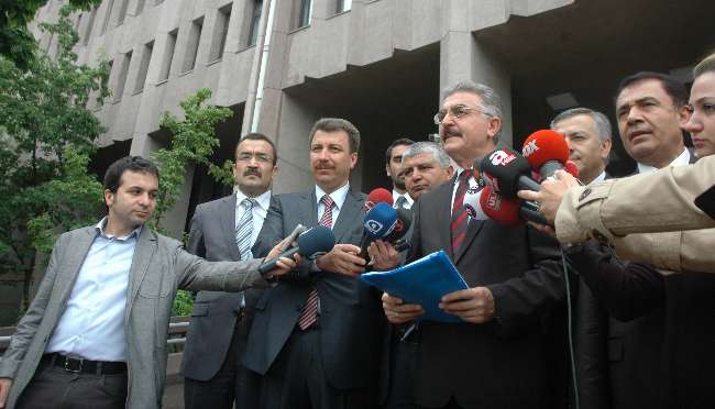 MHP’den Akil İnsanlara suç duyurusu