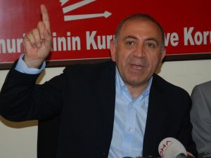 Gürsel Tekin Hükümete Yüklendi