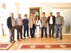 Gürsu Belediyespor Tekvandocuları Ödüle Doymuyor