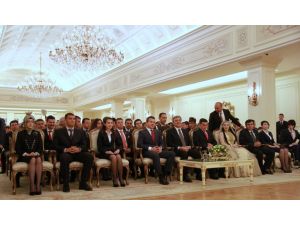 Cumhurbaşkanı Gül, Gençlik Heyetini Köşkte Kabul Etti