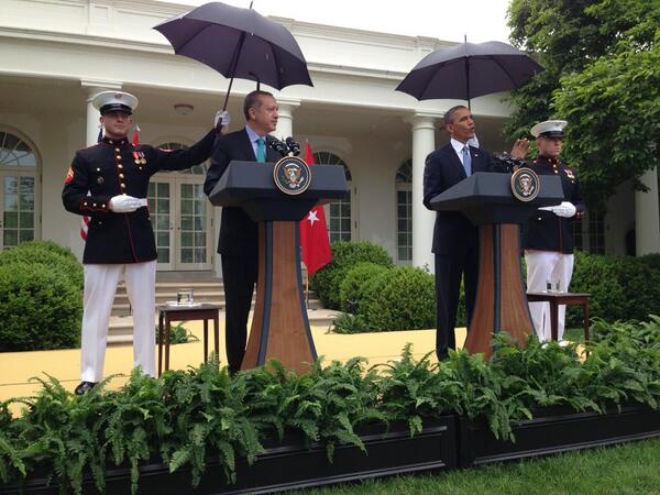 Beraber ıslandık yağan yağmurda