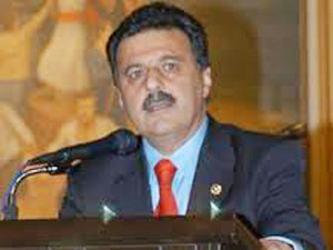 Pakdil: Muhtarlar toplumun sesi