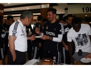 Beşiktaş’ta Ersan Adem Gülüm’e Sürpriz Doğum Günü